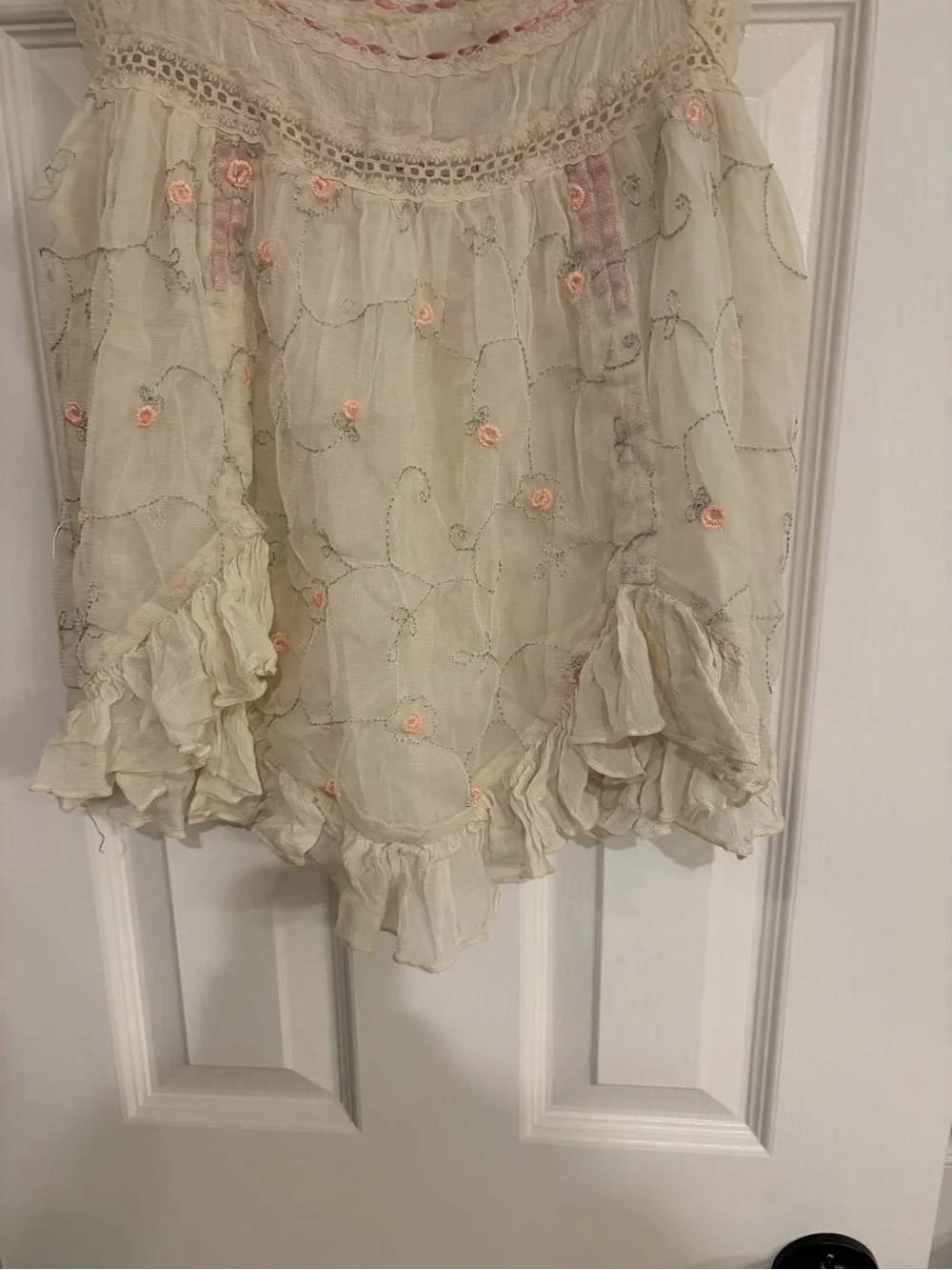 Kimchi Blue Urban Outfitters Colette Embroidered Ruffle Cami Small - Picture 5 of 7